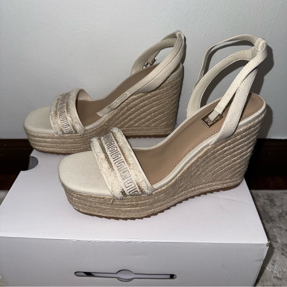 ALDO SoldOut NWTBeige Espadrille Wedge Sandals Fringe Ankle Strap Women's US 7.5 - Picture 6 of 9